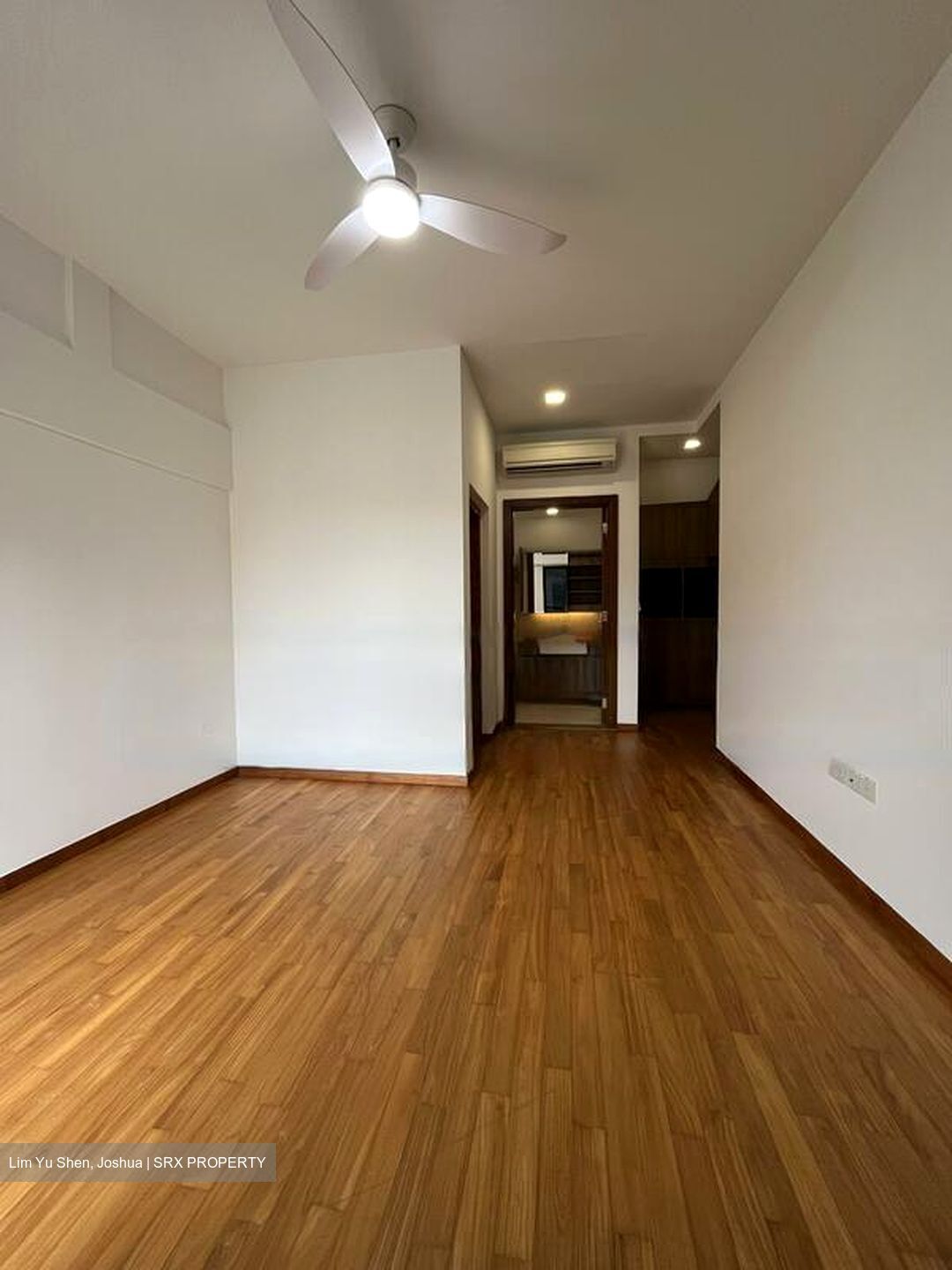 Holland Link (D10), Terrace #472830291